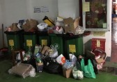 深圳撤出上百小區分類垃圾桶 業主沒處扔垃圾堆物業門口
