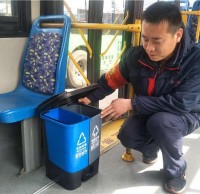 公交車分類垃圾箱來了，青島垃圾分類步入新臺階