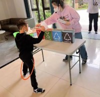 垃圾分類親子同行，美麗城鎮你我共建